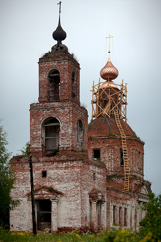 Церковь села Сунгурово со стороны колокольни